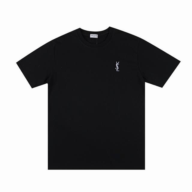 Ysl 圣罗兰 经典小标刺绣提花短袖 胸前高密刺绣Logo 原版1:1针织纯棉280克重面料 同色定制色织色染高密度螺纹 采用进口田岛高密度重工刺绣机绣花 字体