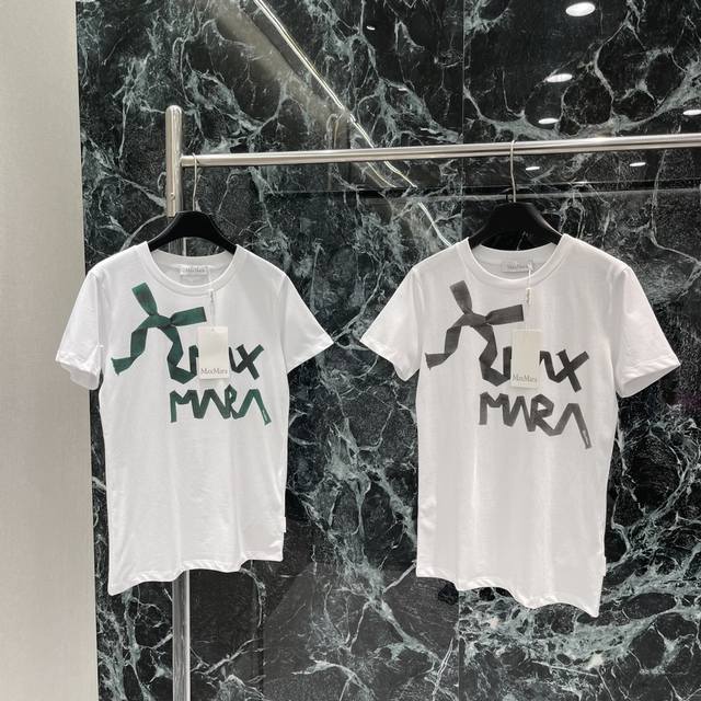 Max Mar* 25夏季新款 印花短袖T恤 胸前印花蝴蝶结Logo字母真的很绝！小圆领突出时髦氛围感 不挑脸型易搭更显瘦！搭配高腰阔腿裤或短裙 简直美炸了！两