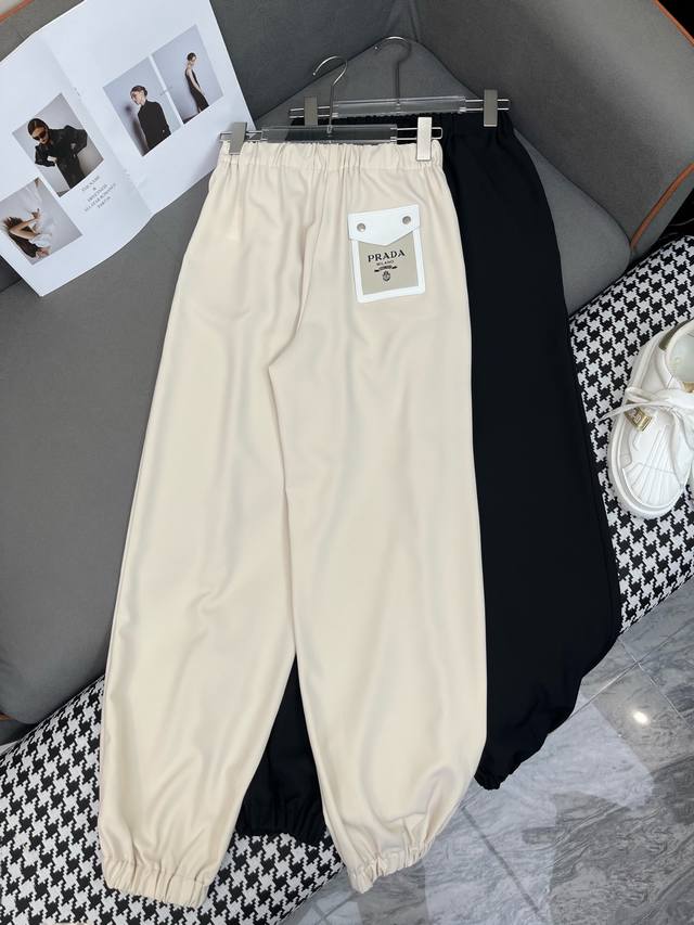 Prad* 25Ss新款休闲裤 定制皮口袋装饰 简约大方 两色三码Sml