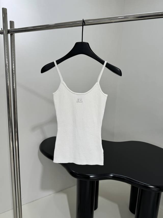 Courrege*新品棉质针织背心 定织定染针织工艺 细腻条纹肌理 品牌标识徽标刺绣 修身版型修饰身材 推荐入手 ：白色 黑色 红色 ：S M L