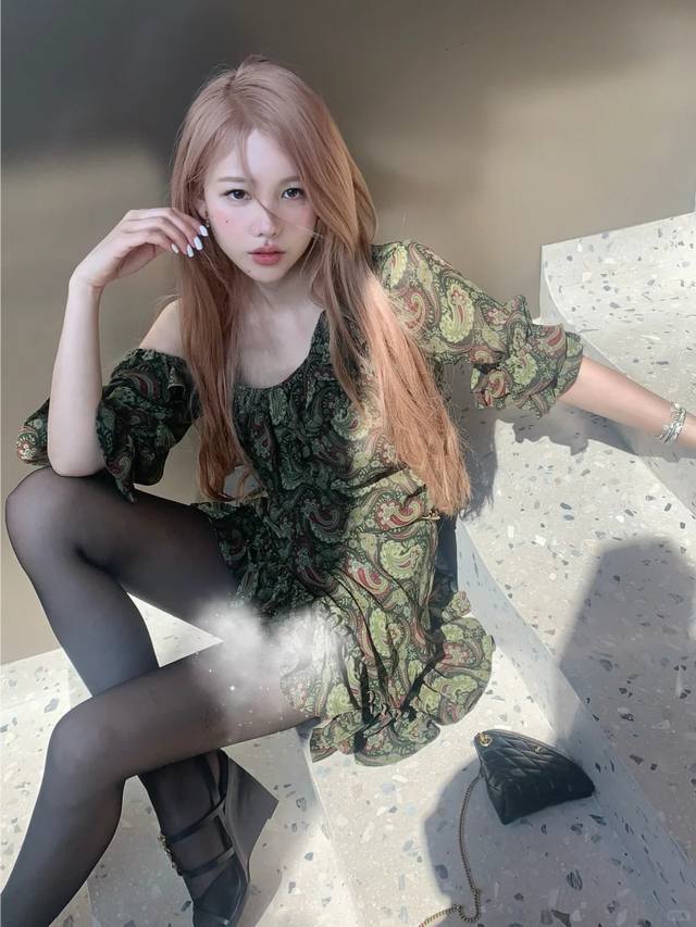 新款[P]！最新Slp50New 重磅人丝佩斯利腰果花斜肩连衣裙。尺码：Sml。 。