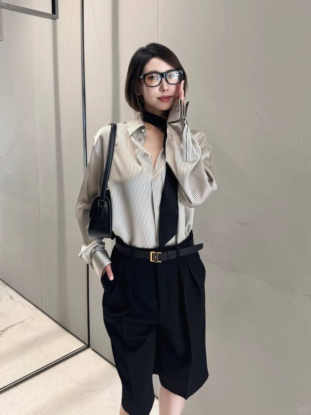 新款[P]！最新Slp50New 条纹真丝衬衫。尺码：Sml。 。