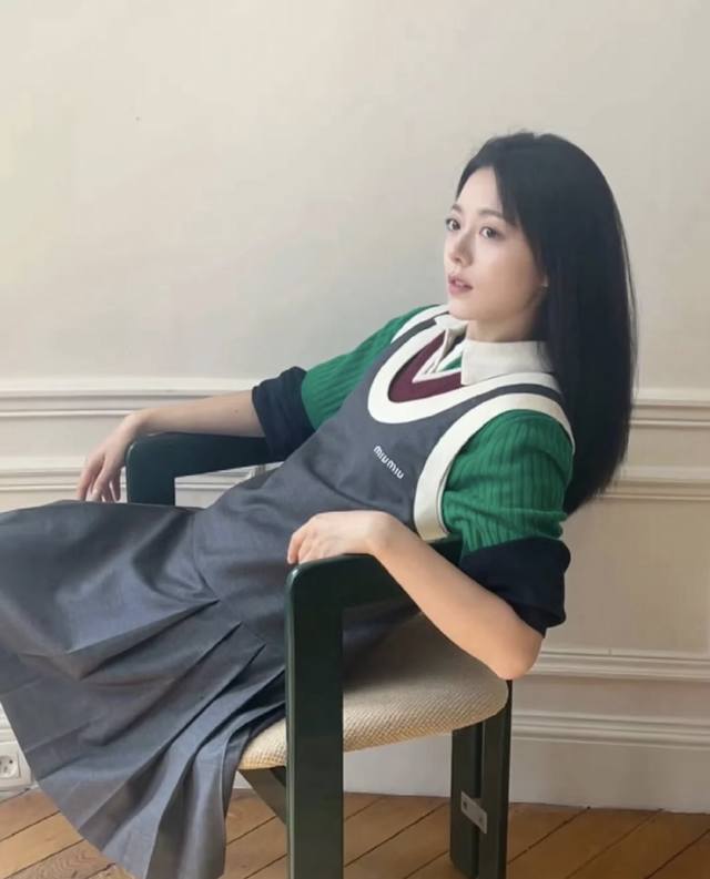 新款[P]！最新Miu 25New 精纺羊毛连衣裙。尺码：Sml。 。