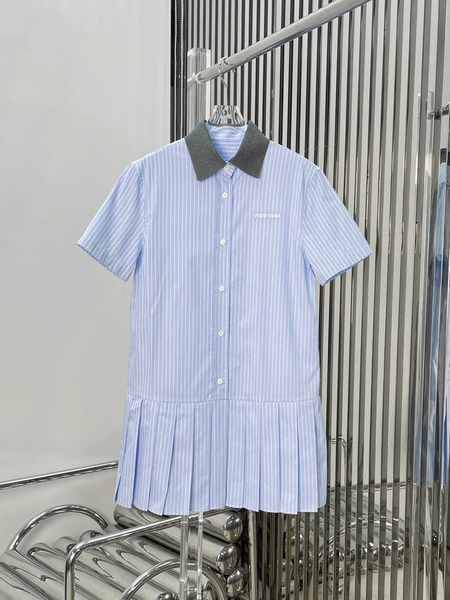 新款[P]！最新Miu 25New 条纹假两件Polo领衬衫连衣裙。尺码：Sml。 。
