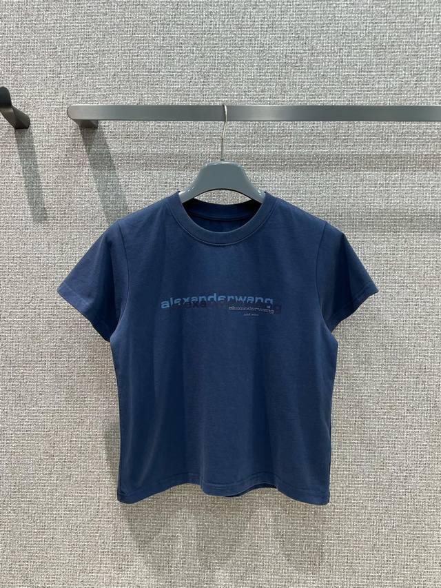 Alexand*R Wang 25Ss春夏新款 字母圆领短袖T恤丨独家高版出品！采用克重纯棉制成 垂坠感十足 呈现显瘦视觉效果 利用水洗工艺还原色 胸前字母勾勒