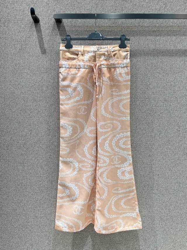 Chane* 25Ss春夏新款 牛仔拼接印花长裤丨独家高版出品！拼接进口斜纹稠材质 清爽透气 柔软亲肤 呈现轻薄微透质感 弹力系扣阔腿直筒长裤裁剪 通体满印不规