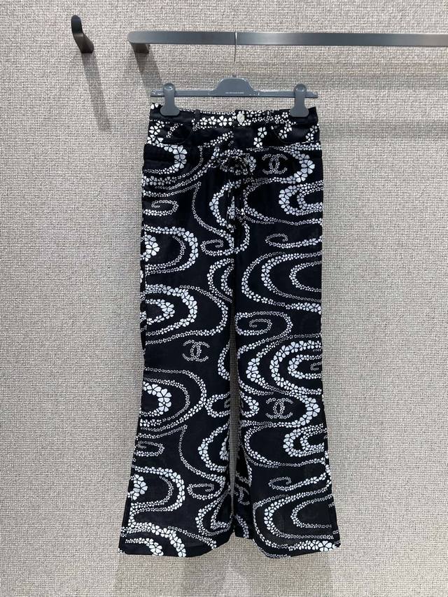 Chane* 25Ss春夏新款 牛仔拼接印花长裤丨独家高版出品！拼接进口斜纹稠材质 清爽透气 柔软亲肤 呈现轻薄微透质感 弹力系扣阔腿直筒长裤裁剪 通体满印不规