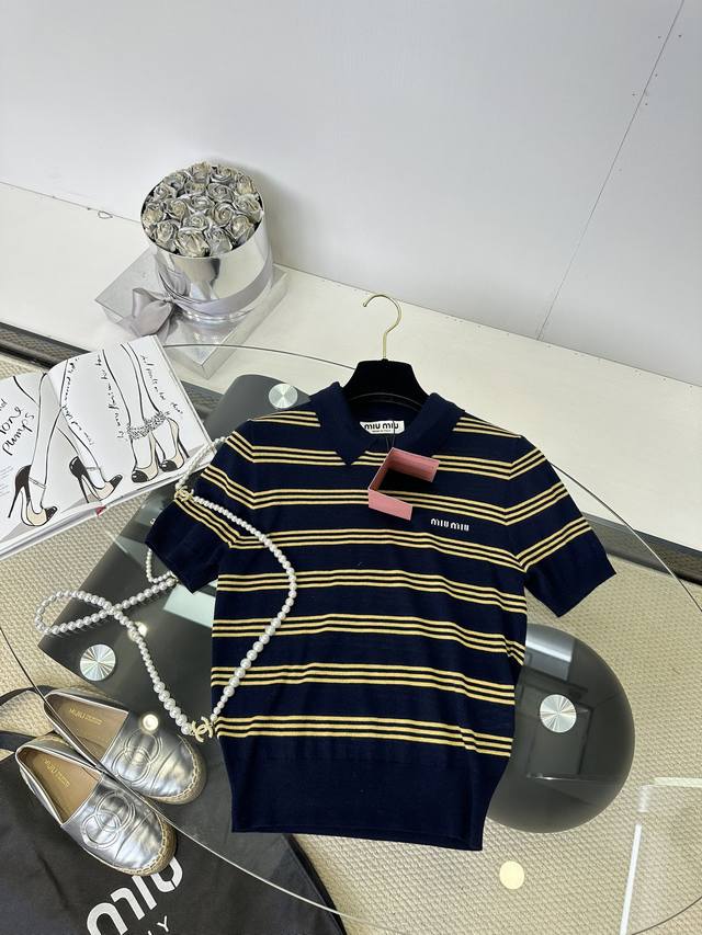 25Ss 刺绣字母 翻领条纹针织衫 减龄学院风少女感十足1 Size S M L