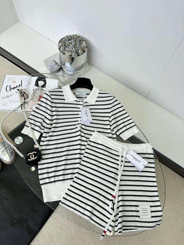 25Ss 减龄学院风条纹针织套装 1 套 Size S M L