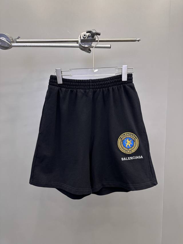 巴黎 ｜ 新款短裤，成衣炒色工艺加最新刺绣章仔标，男女同款，尺码Sml