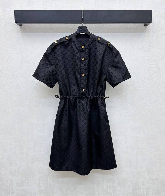 Louis Vuitto*2025新品上架 抽绳提花连衣裙 定制Yb进口提花材质 透气舒适 质感十足 提花工艺处理 呈现立体毛边四叶草字母徽标元素 彰显品牌调性