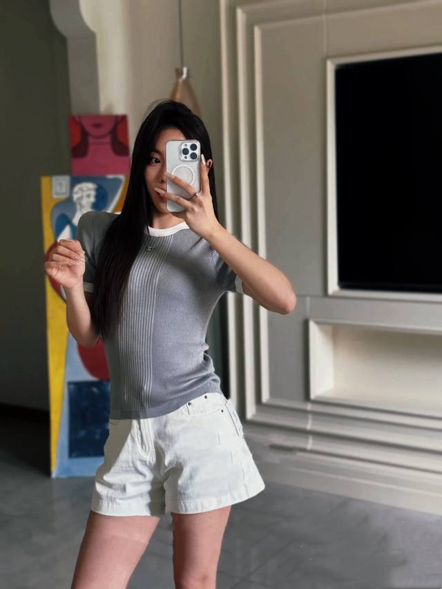 Cc小香家！专柜款！胸口双C字母Logo撞色短袖针织弹力上衣！三标齐全！码数S M L，现货发！ M码胸围62衣长54