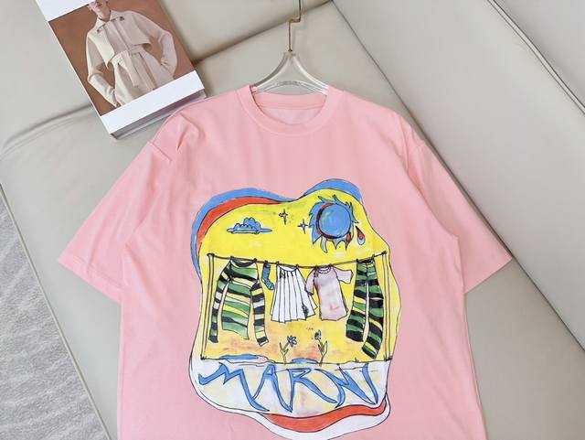Mar**新款涂鸦徽标Logo T-Shirt 定制纯棉面料 手感软糯 柔软舒适 采用卡通涂鸦图案徽标Logo点缀 活力减龄 颜色都超好看 显肤白 人手必备单品