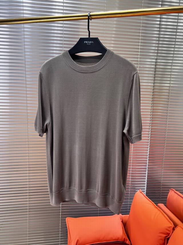 Loro Piana 诺悠翩雅 Lp2660Ss 春夏新品，针织短袖圆领T恤衫，高端定制100%蚕蛹蛋白纤维纱线，高奢内敛低调，轻松驾驭不挑人 裁剪精细完美，经