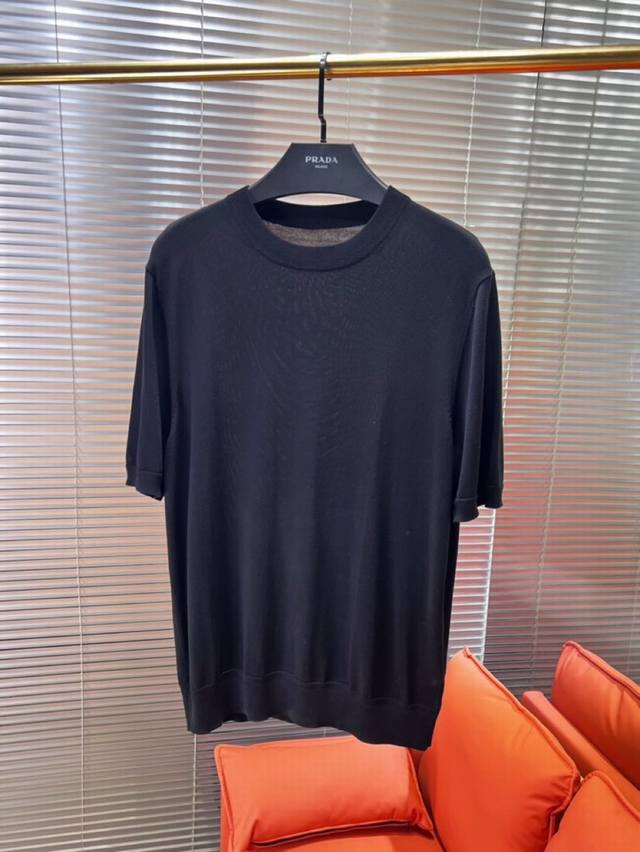 Loro Piana 诺悠翩雅 Lp2660Ss 春夏新品，针织短袖圆领T恤衫，高端定制100%蚕蛹蛋白纤维纱线，高奢内敛低调，轻松驾驭不挑人 裁剪精细完美，经