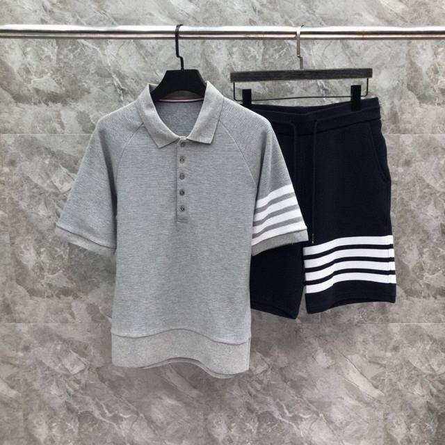 Thom Browne 汤姆布朗 Tb短袖水波纹翻领套装 码数：0-5 颜色：灰、蓝 下单请报身高体重