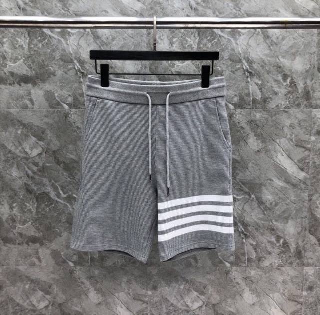 Thom Browne 汤姆布朗 Tb水波纹色织四杠短裤 码数：0-5 颜色：灰、蓝、白 下单请报腰围