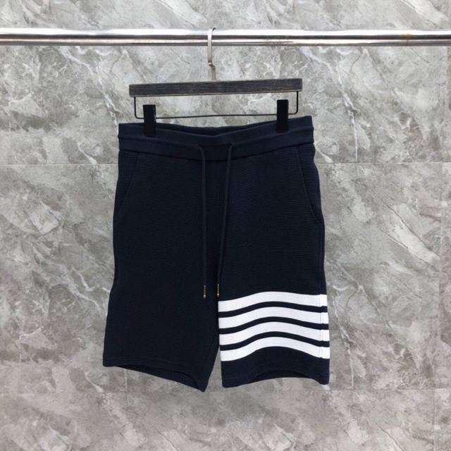Thom Browne 汤姆布朗 Tb水波纹色织四杠短裤 码数：0-5 颜色：灰、蓝、白 下单请报腰围