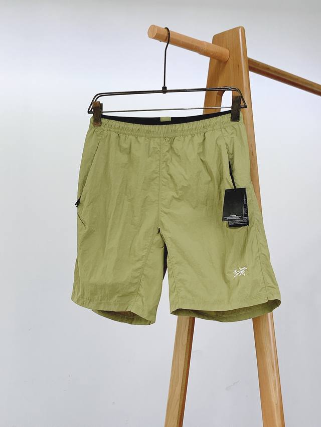 Arcteryx 始祖鸟 2025Ss春夏新品 吸湿速干松紧腰短裤。 轻量透气、100%锦纶凉感面料，时刻保持身体干爽舒适、上身全方位无死角的舒服！精致有型！搭