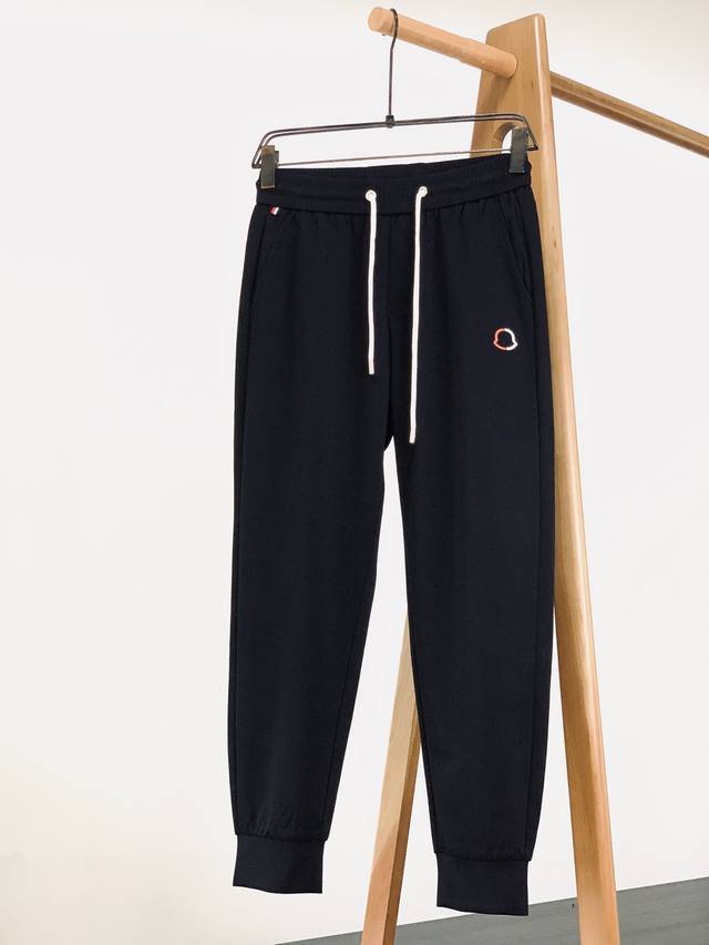 Moncler 蒙口 2025Ss春夏新品 刺绣抽绳休闲裤 时尚系列，独特拼料设计，抽绳休闲裤 订纱开始订染和订纺。 国内某大厂出口日本 和供应几大顶级品牌的面