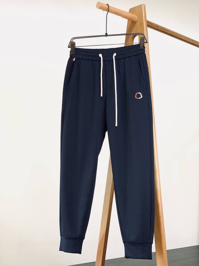 Moncler 蒙口 2025Ss春夏新品 刺绣抽绳休闲裤 时尚系列，独特拼料设计，抽绳休闲裤 订纱开始订染和订纺。 国内某大厂出口日本 和供应几大顶级品牌的面