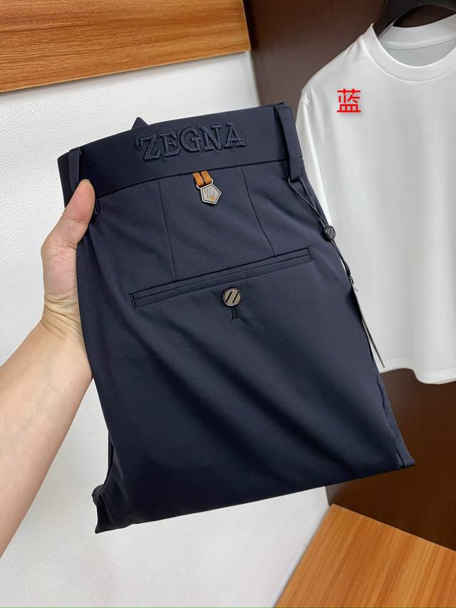 杰尼亚 新品 原单男士西装休闲裤 每季必出的类型，无需质疑的热卖王牌单品，符合四季最佳的搭配色号 整体的风格延续了Slp的基调，通体融入了多种工艺美学，水洗做旧
