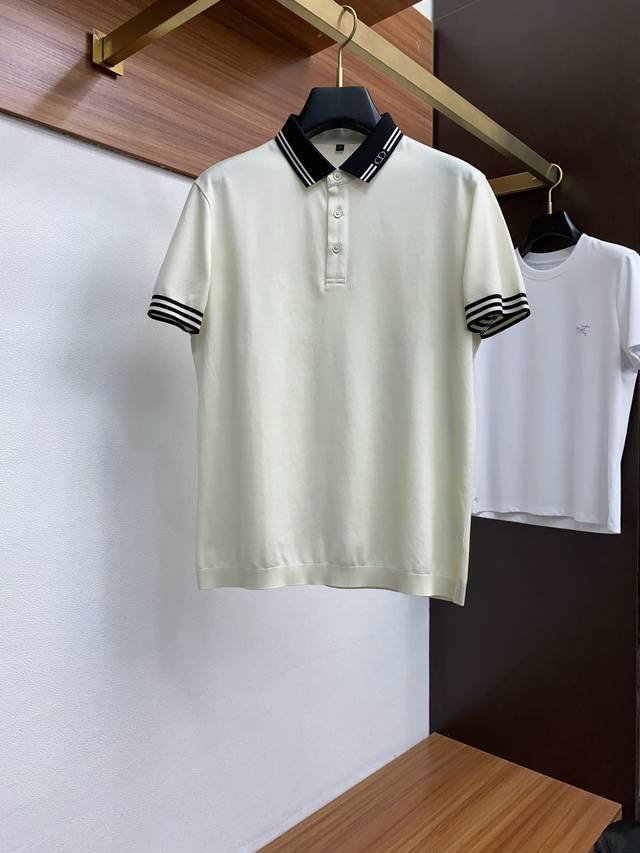 迪奥 2025Sshk专柜同款同步上新短袖翻领Polo 定制珠地面料 定制Logo罗纹翻领 一体起脚针织 高端人士必备单品，懂货的来欢迎对比专柜 。码数M-4X