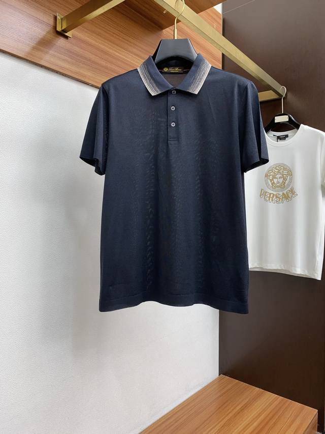 Lp2610新款男士翻领Polo衫短袖 进口面料呈现。轻盈柔软的面料经过成衣染色，营造出优雅纹理，原版定制 进口纱线色染 定制罗纹领口 一体撞色罗纹 经典让衣服