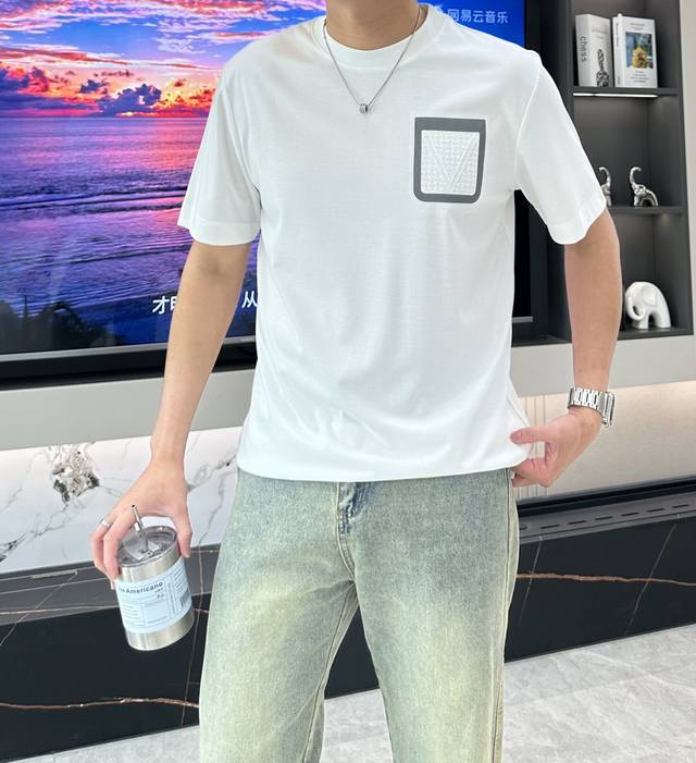 Bv2025春夏新款男士短袖T恤，全新升级百搭基础款，低调奢华，品格之选！甄选进口丝光棉打造而成，吸湿性好，舒适透气，享受轻薄轻松自在的穿着体验，有着超强的垂直