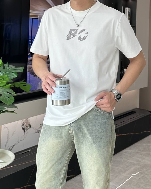Bc 2025Ss夏季新款圆领短袖T恤 Bru**Llo Cuci**Lli 男士短袖！ Bc家材质讲究的同时 整体的设计颇具时尚感 今天推荐他家经典品牌Log