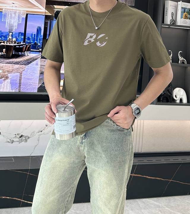 Bc 2025Ss夏季新款圆领短袖T恤 Bru**Llo Cuci**Lli 男士短袖！ Bc家材质讲究的同时 整体的设计颇具时尚感 今天推荐他家经典品牌Log