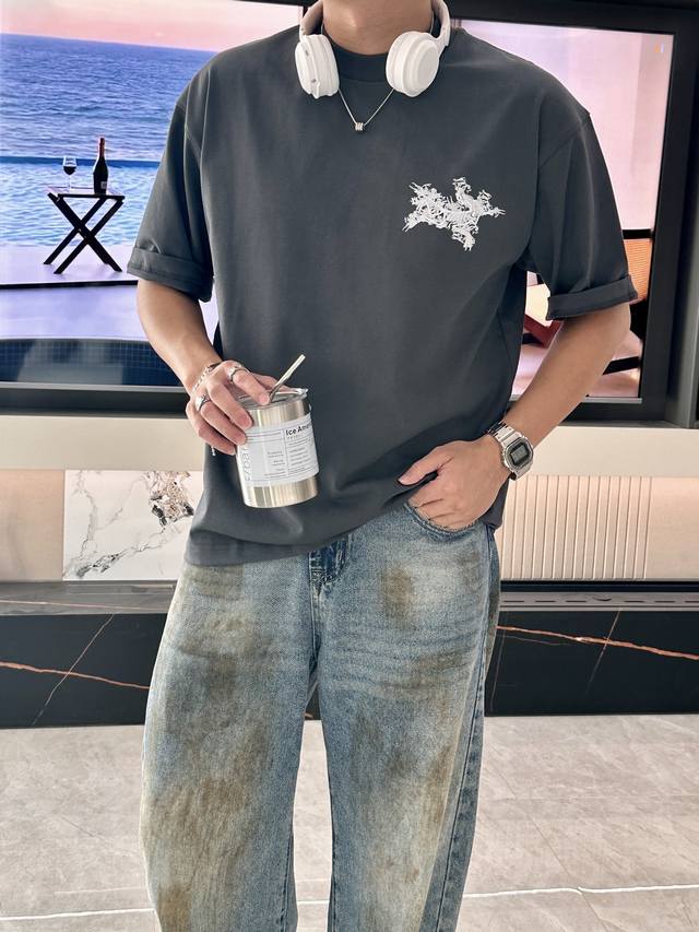 始祖鸟 2025春夏款 官网同步 面料采用重磅纯棉精梳棉面料，Os宽松版型，上身版型超正！日常百搭，衣橱必备单品！ 尺码 S-3Xl 版型偏大 码数 部位