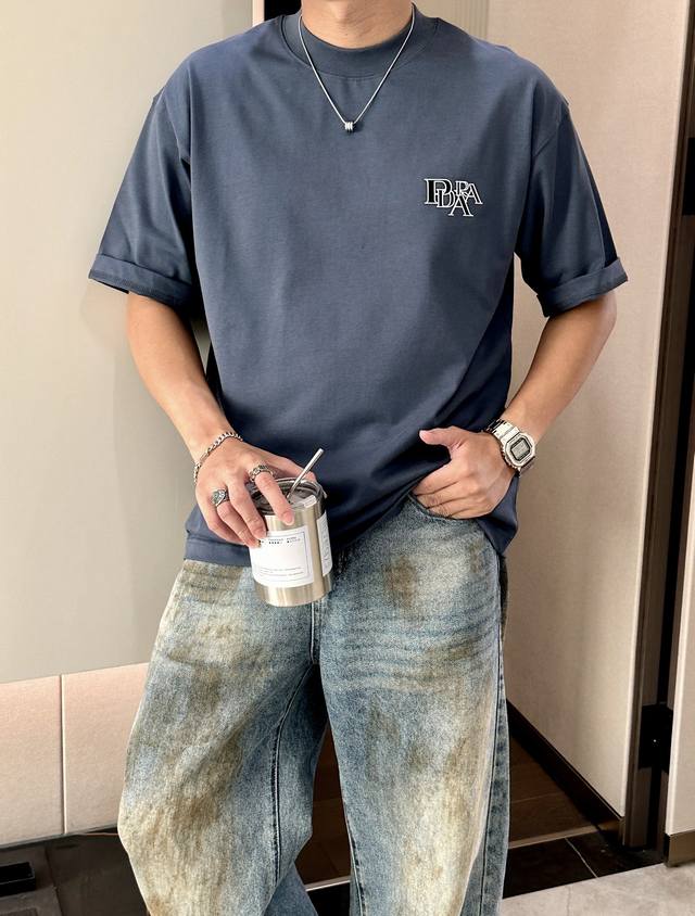 Prad 2025春夏款 官网同步 面料采用重磅纯棉精梳棉面料，Os宽松版型，上身版型超正！日常百搭，衣橱必备单品！ 尺码 S-3Xl 版型偏大 码数 部位