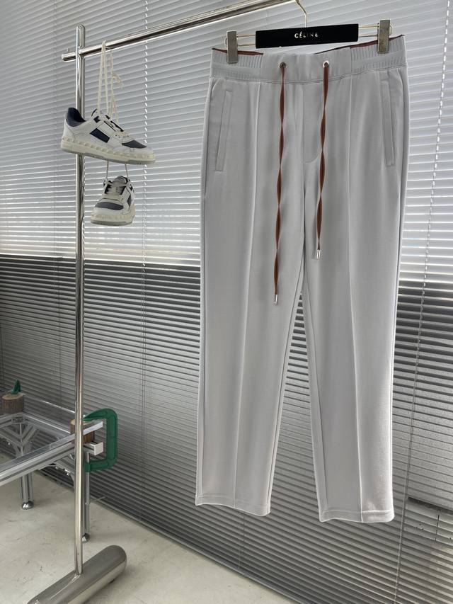 Z Zegn 空气层质感长裤 码数：M-Xxxl 质感老钱男士束腰直筒休闲裤，裤腰罗纹撞色设计，简约直袋设计。后有腰飞梭镂空独特织法。起到画龙点睛作用。定制Z五