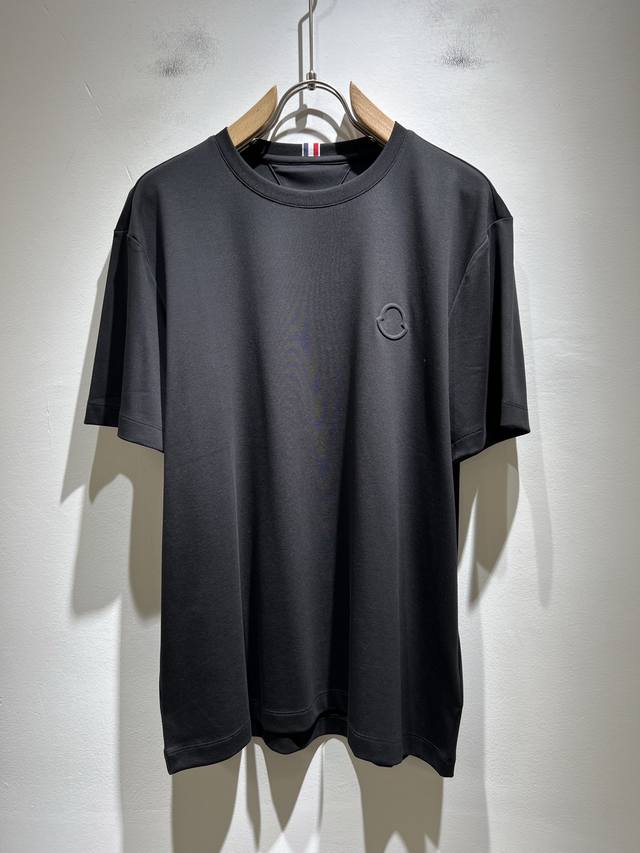 Moncler蒙家 2025春夏最新男女同款贸易订单短袖T恤，全品相！！网红款！采用Logo图案压胶设计！上身舒适透气，不僵硬，整体有着丰富的立体感，品质出口订