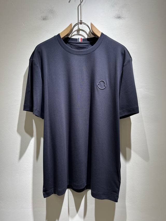 Moncler蒙家 2025春夏最新男女同款贸易订单短袖T恤，全品相！！网红款！采用Logo图案压胶设计！上身舒适透气，不僵硬，整体有着丰富的立体感，品质出口订