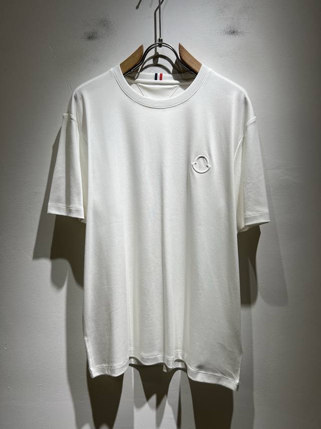 Moncler蒙家 2025春夏最新男女同款贸易订单短袖T恤，全品相！！网红款！采用Logo图案压胶设计！上身舒适透气，不僵硬，整体有着丰富的立体感，品质出口订