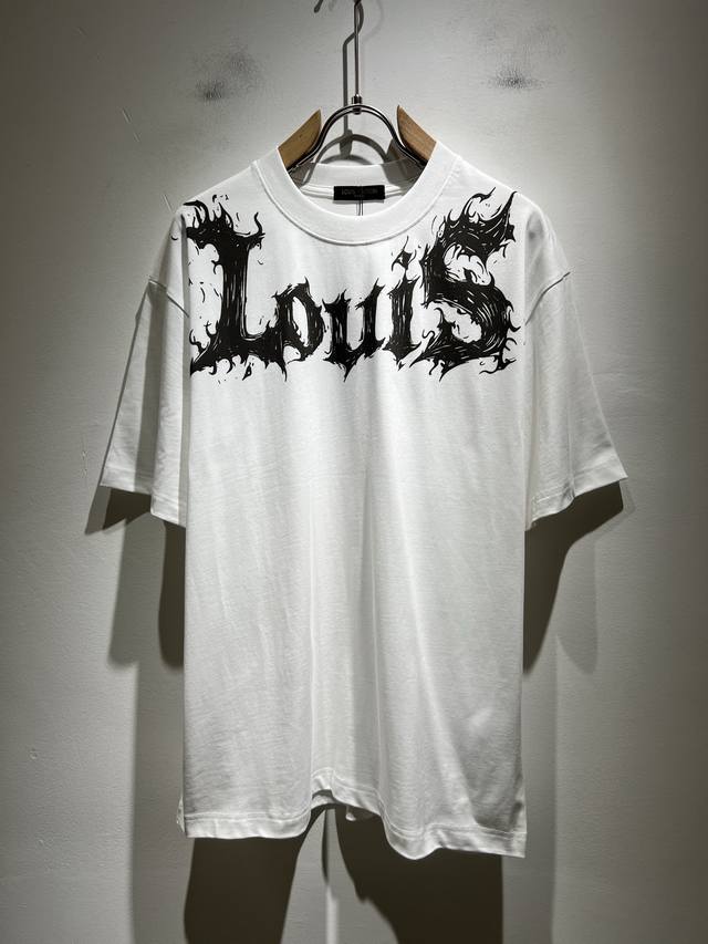Louisvuitt*路易*登 2025春夏全新系列单品上线，非常时髦前卫的一款男女同款短袖T恤，标识Logo图案印花工艺修饰！区别于以往的不同，宣示品牌传承多