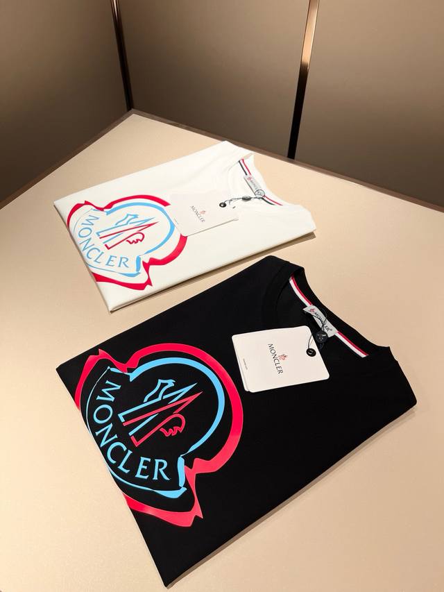 Moncler蒙家 2025春夏最新男女同款贸易订单短袖T恤，全品相！！网红款！采用Logo图案压胶设计！上身舒适透气，不僵硬，整体有着丰富的立体感，品质出口订