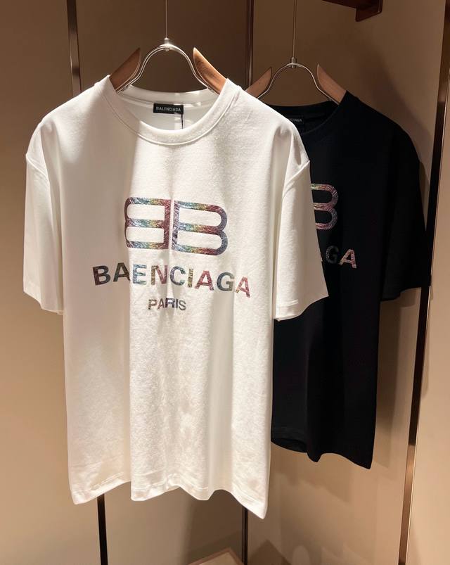 Balencia*巴黎*家 2025春夏新款男女同情侣款休闲宽松棉质圆领短袖T恤衫！贸易公司渠道稀出，同步官网发售 ！ 2025春夏最新系列，经典时尚设计元素，