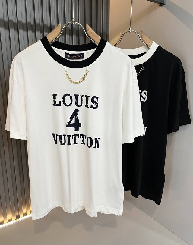 Louisvuitt*路易*登 2025春夏全新系列单品上线，非常时髦前卫的一款男女同款短袖T恤，标识Logo图案印花修饰！区别于以往的不同，宣示品牌传承多年的