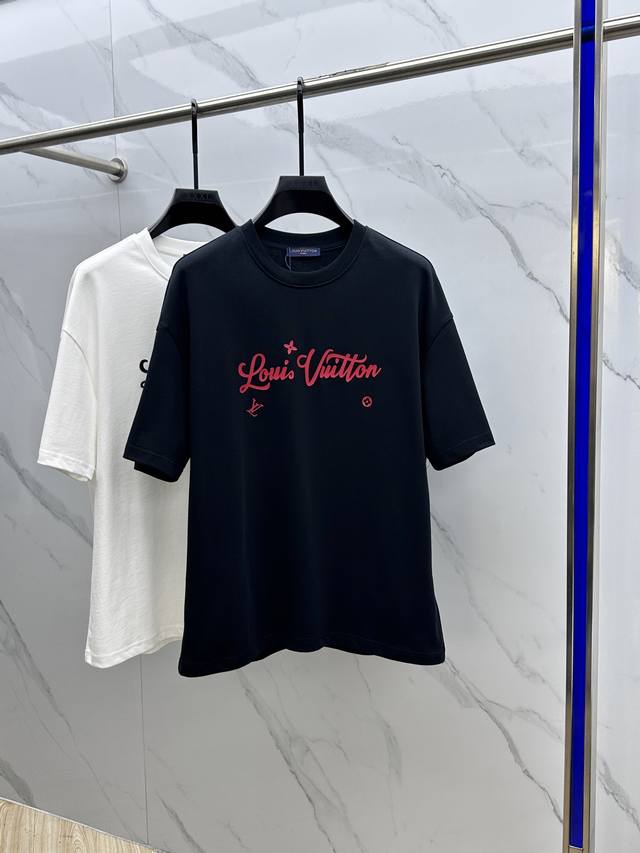 Louis Vuitton 路易威登 最新印花半袖T恤 罗纹衣领 100% 棉 精选Zp定织定染高密度纯棉面料，布纹清晰 手感柔软舒适 立体图案Logo印花工艺