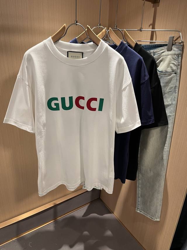 Gucc*古家 2025春夏新款男女同情侣款休闲宽松棉质圆领短袖T恤衫！贸易公司渠道稀出，同步官网发售 ！ 2025春夏最新系列，经典时尚设计元素，为全新系列注
