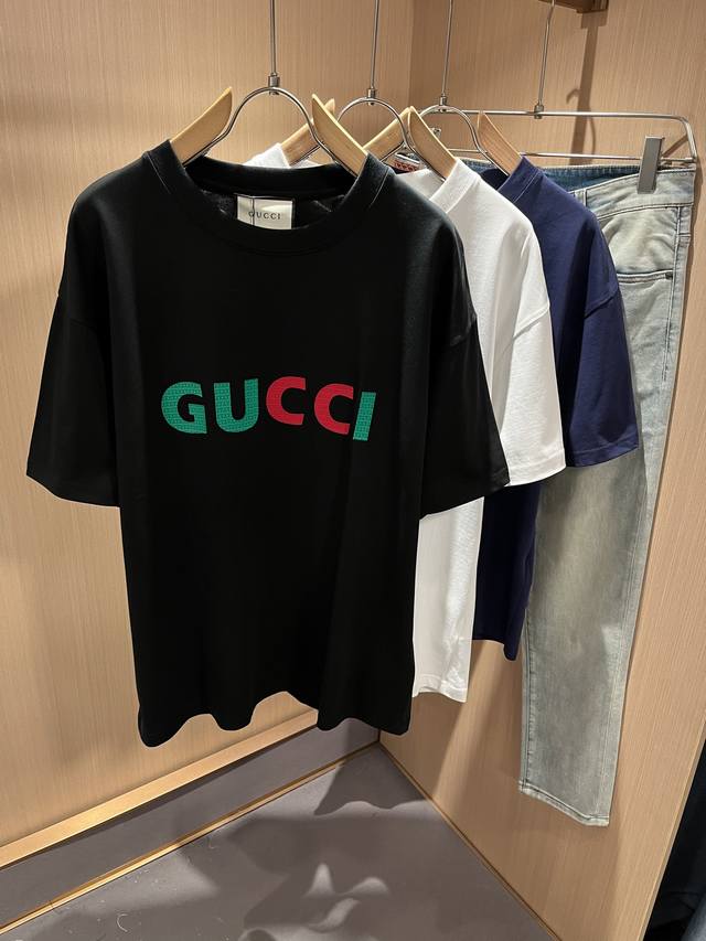 Gucc*古家 2025春夏新款男女同情侣款休闲宽松棉质圆领短袖T恤衫！贸易公司渠道稀出，同步官网发售 ！ 2025春夏最新系列，经典时尚设计元素，为全新系列注