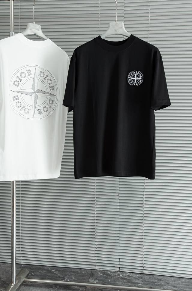 D#* Ior 25Ss 版型Os宽松的版型不挑身材 搭配圆领设计 上身毫无束缚感，时尚经典圆领设计！高级定制百搭款式，任何人都可以轻松驾驭 采用顶级舒适透气面