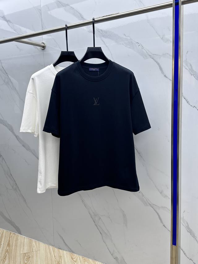 Louis Vuitton 路易威登 最新印花半袖T恤 罗纹衣领 100% 棉 精选Zp定织定染高密度纯棉面料，布纹清晰 手感柔软舒适 立体图案Logo印花工艺