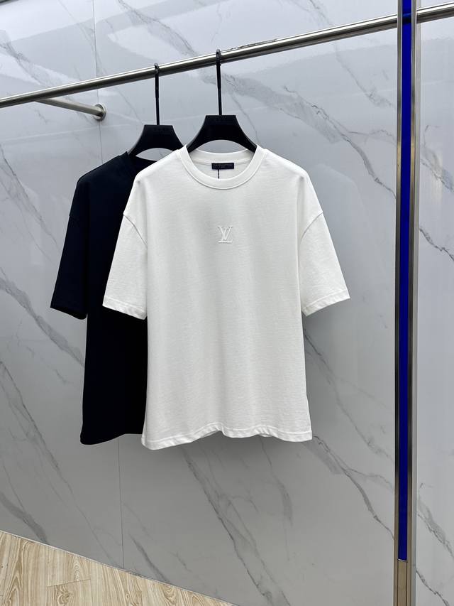 Louis Vuitton 路易威登 最新印花半袖T恤 罗纹衣领 100% 棉 精选Zp定织定染高密度纯棉面料，布纹清晰 手感柔软舒适 立体图案Logo印花工艺