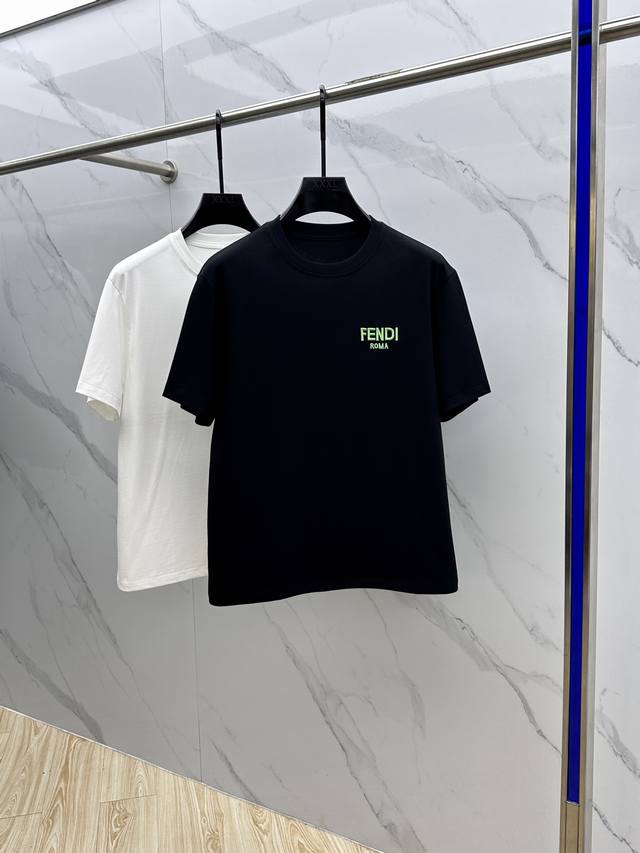 Fend*芬迪 2025Fw春夏新品圆领打底外穿T恤，立体感Logo常规半袖纯棉打底T恤，棉，手感面糯有骨感，柔而有韧性。工艺处理，韧性和抗皱性能得到大幅度提高