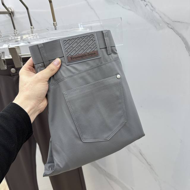 抗皱Zegna 杰尼亚 2025初夏新款原单经典五袋款休闲裤 小直筒裤型 超级有范，原单定制抗皱面料 垂感特好 极品超级耐看 原版五金辅料开模！透气干爽 久洗不