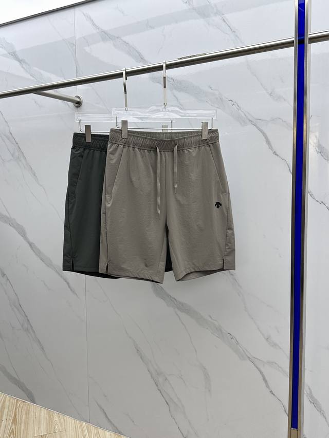Descente*迪桑特 2025春夏季新款男士速干短裤，最休闲的时尚美学，原版裤型上身休闲百搭、随性慵懒范，高级定制速干面料，订制工艺 Logo工艺，舒适感爆